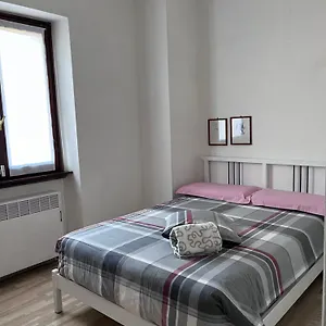 https://a-due-passi-dal-lago-22035.it-lombardy.com